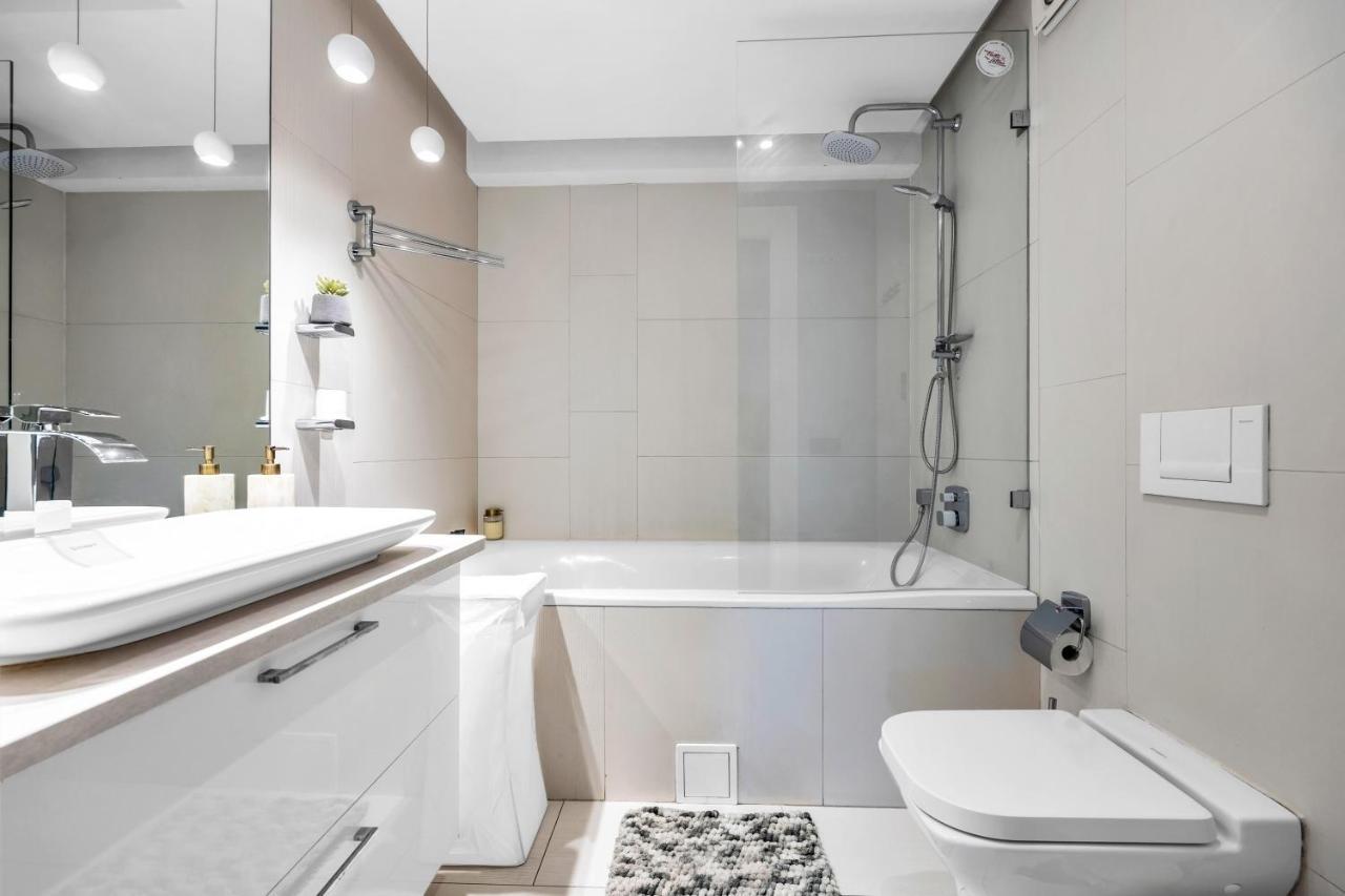 23Rd Floor 3Br Apt With Views Of Warsaw Varsóvia Exterior foto